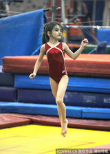 组图：小苏瑞猛练体操 奥运“种子”初长成