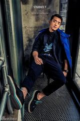 组图：郑恺轻熟男写真曝光 冷峻魅力气场强大