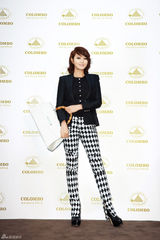 高清图：崔始源等亮相派对 金莎朗镂空裙秀曲线