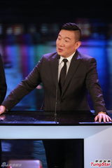 组图：杜汶泽彭浩翔为最佳新演员颁奖台上逗乐