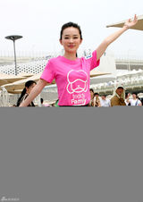 幻灯图：霍思燕世博园内遭老外示爱 品尝法国馆甜点