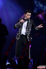 组图：萧敬腾台湾热力开唱 劲歌热舞造型多变