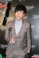 组图：吴千语揭林峰睡姿写真 反驳贪慕虚荣论