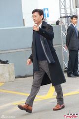 组图：方逸华跪拜邵逸夫 刘德华张学友致祭