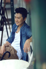 组图：迟帅秋日写真曝光 儒雅随性自然率真