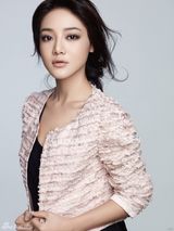 组图：邓家佳多变发型获追捧 短发俏皮长发柔美