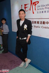 组图：刘德华投身公益避谈女儿