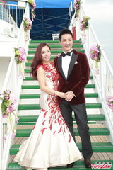 刘璇婚礼直击：游轮派对着个性婚纱似火凤凰