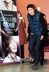 组图：韩星李光洙参加公益活动做爱心便当