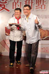 组图：李宗盛范玮琪为美食站台 呼吁家庭温暖