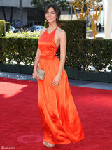 组图：维多利亚-嘉丝蒂橙色礼服性感亮相