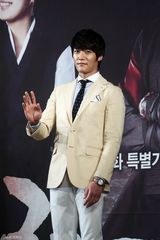 高清图：李升基秀智等亮相《九家之书》发布会