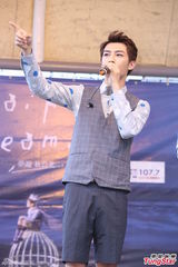 组图：炎亚纶视周杰伦为贵人 与初恋女友话题多