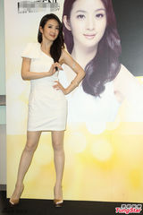 组图：林依晨甜美亮相首度升格当导演