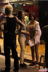 组图：《赌城风云》探班 谢霆锋穿清凉背心