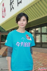 组图：蒙嘉慧巧遇发哥教买菜 获对方鼓励打气