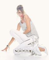 高清组图：巴西超模吉赛尔-邦辰性感写真秀美腿