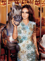 组图：米拉-库妮丝《BAZAAR》电眼魅惑