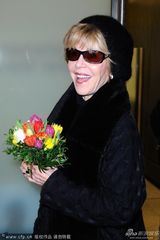 组图：简-方达机场秀剪刀手 蒂姆罗宾斯不摆谱