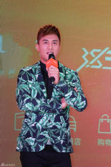 组图：杜淳捞金十分钟闪人 印花西装养眼卖萌