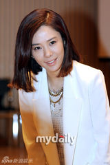 组图：金贤珠等出席新剧《傻瓜妈妈》发布会