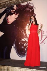 组图：张靓颖宣传新专辑《改变》 红衣胜火性感美艳