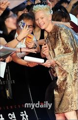 组图：李秉宪金秀贤等出席《雪国列车》首映