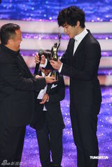 幻灯：香港金像奖现场 李治廷获最佳新人奖