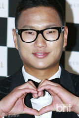 组图：郑大世大婚娶空姐 曾代表朝鲜出战世界杯