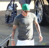 组图：贝克汉姆度假秀纹身 好好妈妈辣妹秀半球 