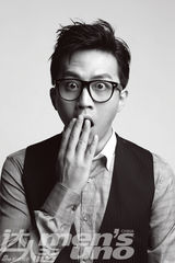 幻灯图：邓超登封面鬼马搞怪 事业开花势不可挡