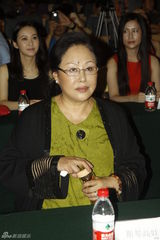 组图：老戏骨斯琴高娃诠释极品老妈