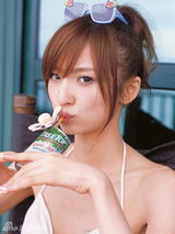 组图：筱田麻里子各式比基尼上阵 大秀蛮腰美腿