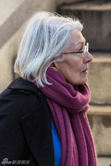 组图：影帝霍夫曼葬礼 布兰切特斯特里普现身