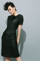 幻灯图：何琳时尚写真登封面 自言用执着之名叛逆