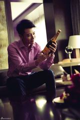 组图：张丹峰时尚封面大片 劲刮优雅绅士风