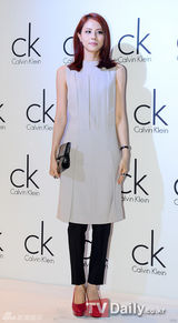 组图：少时Yuri李瑶媛等韩星出席品牌开业典礼