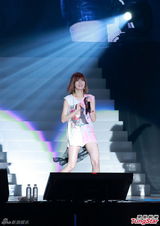 组图：韩团4minute性感登陆香港 热舞大秀美腿