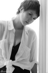 组图：谭维维《型男志》大片诠释性感