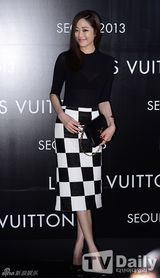 组图：少时Jessica秀美腿 崔智友长裙优雅