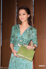 组图：彭于晏谢欣颖代言春装展现迷人色彩与魅力