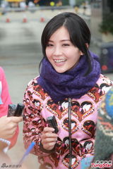 组图：阿Sa(蔡卓妍)否认陈伟霆送房 张敬轩为话剧露股