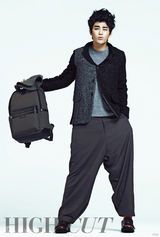 组图：韩星徐仁国杂志写真显时尚王风采