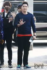 组图：SuperJunior SISTAR等便装亮相机场