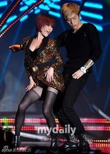 组图：韩团brown eyed girls办19禁演唱会大玩性感