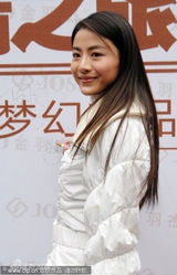 幻灯图集：贡米沈阳代言逛商场 似张柏芝遭围观