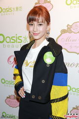 组图：Angelababy(杨颖)拒谈黄晓明 新年望吸金买物业