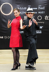 组图：金马主持及表演嘉宾亮相 蔡康永战袍抢眼