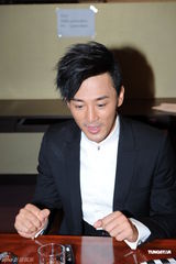 组图：twins林峰国庆同台献艺 容祖儿劲歌热舞