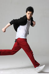 组图：夏凡初秋运动写真 展男士个性独特品位